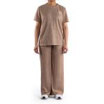 طقم ملابس منزلية بنقشة مضلعة تطريز على الصدر وقصة مريحة راحة وأناقة في كل لحظة